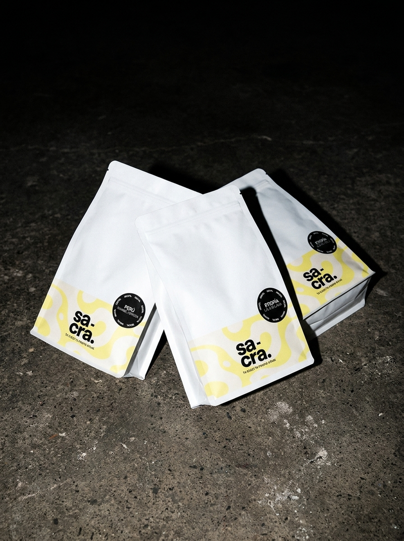 Bolsa de café Almaz Teklu, Etiopía, sa-cra. sobre hormigón